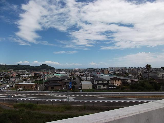 塗替えが終わった大井川橋の近景写真